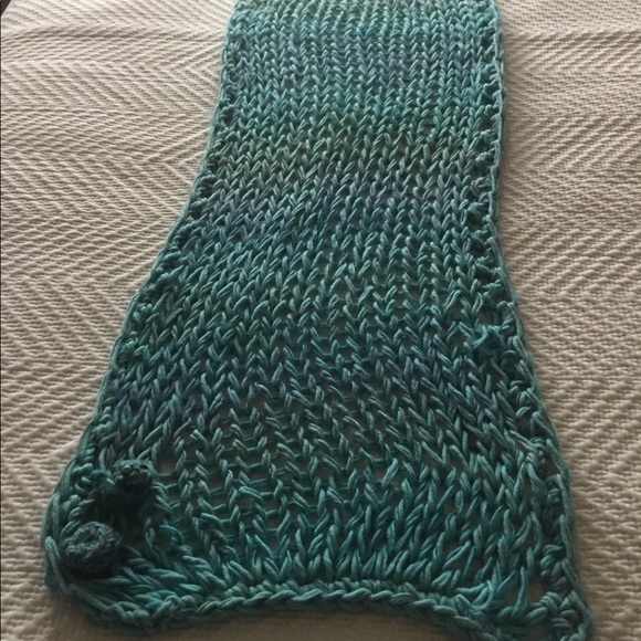 Handmade Knit Shawl - Turquoise - Picture 3 of 6